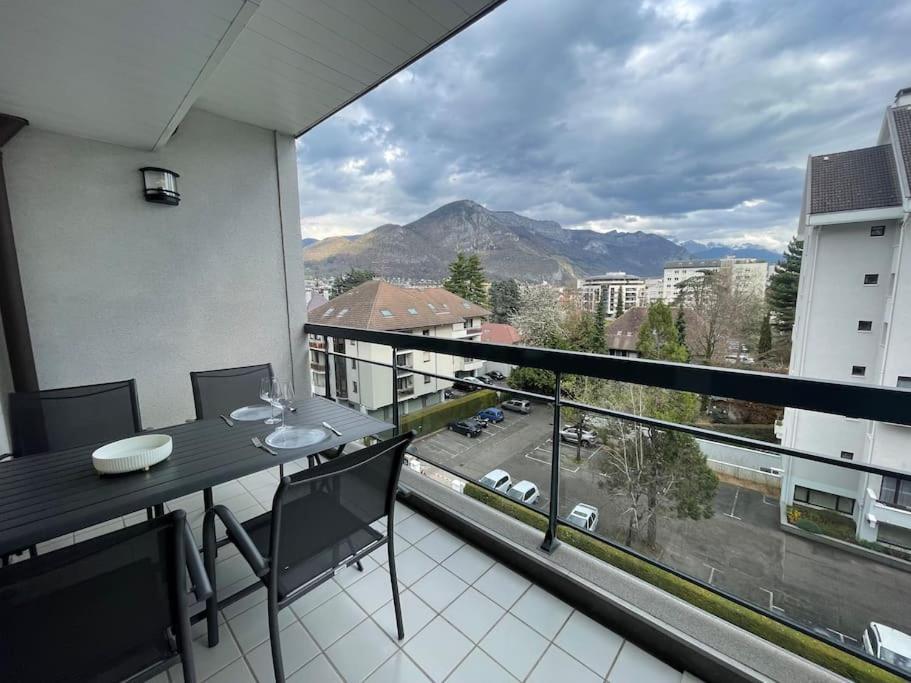 Ferienwohnung Le Mont-Veyrier, Parking Et Vue Annecy Exterior foto
