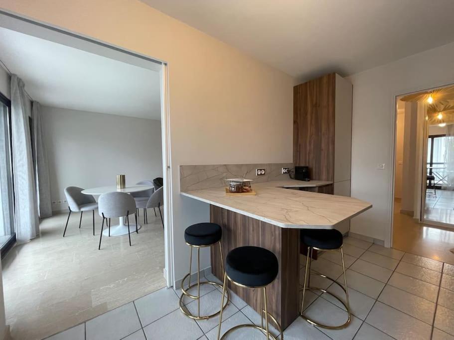 Ferienwohnung Le Mont-Veyrier, Parking Et Vue Annecy Exterior foto