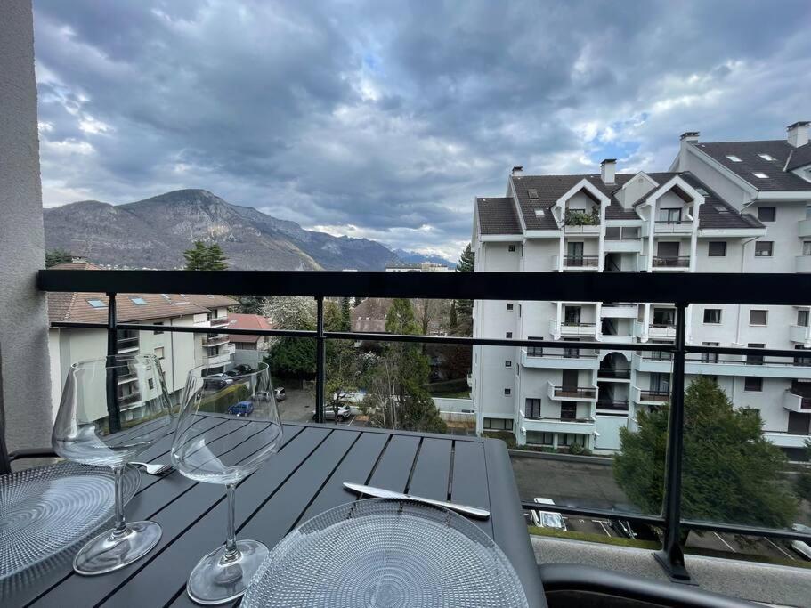 Ferienwohnung Le Mont-Veyrier, Parking Et Vue Annecy Exterior foto