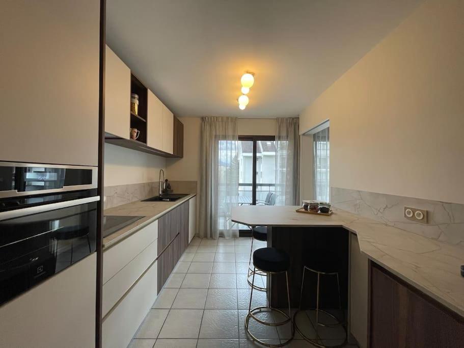 Ferienwohnung Le Mont-Veyrier, Parking Et Vue Annecy Exterior foto