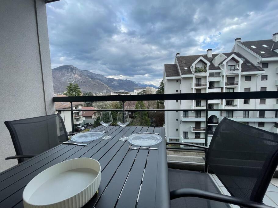 Ferienwohnung Le Mont-Veyrier, Parking Et Vue Annecy Exterior foto